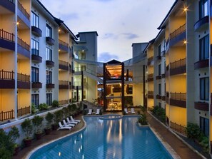 Outdoor pool, open 7:00 AM to 6:00 PM, pool loungers