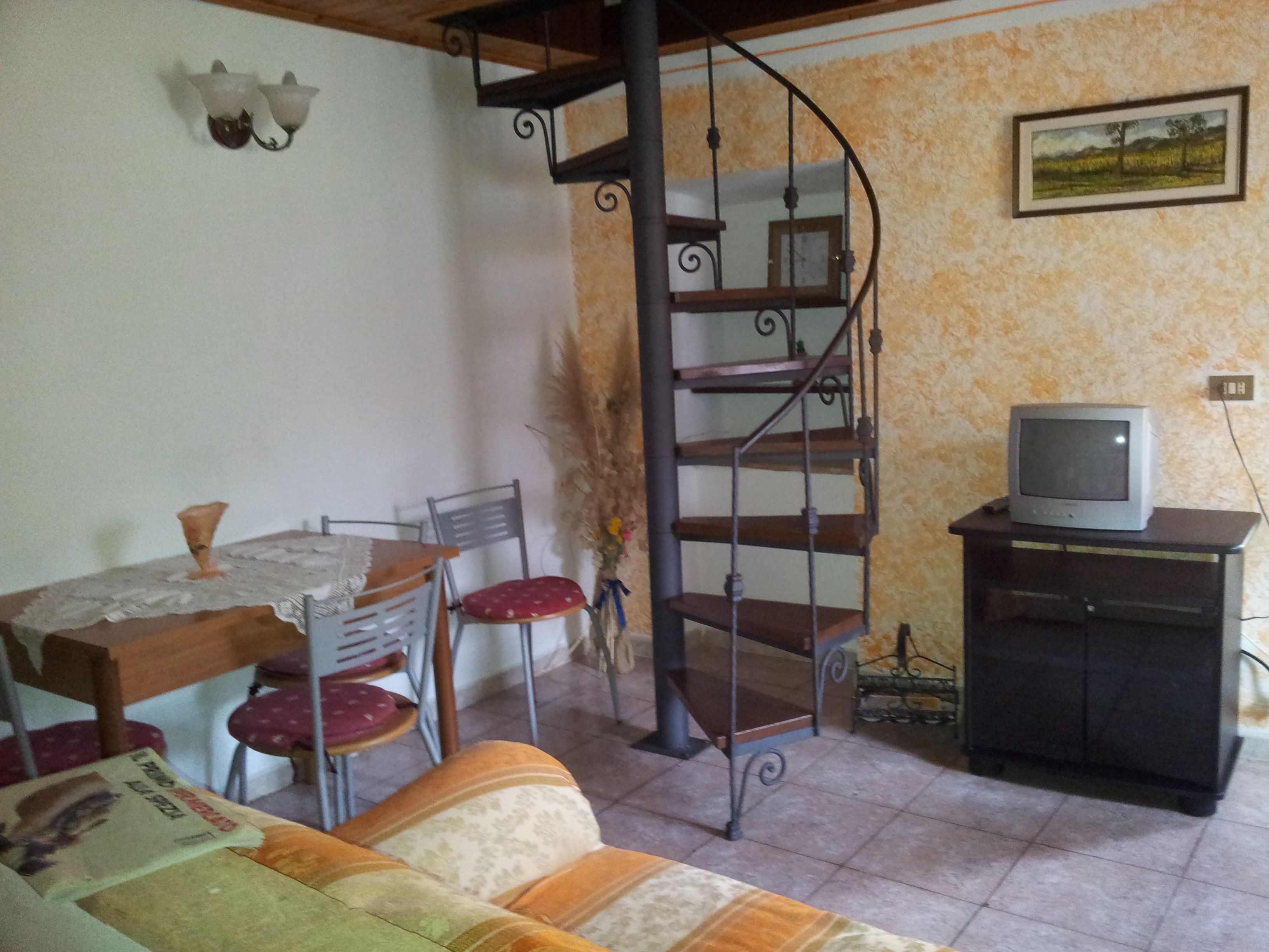 Casa clásica, vista al río | Área de sala de estar