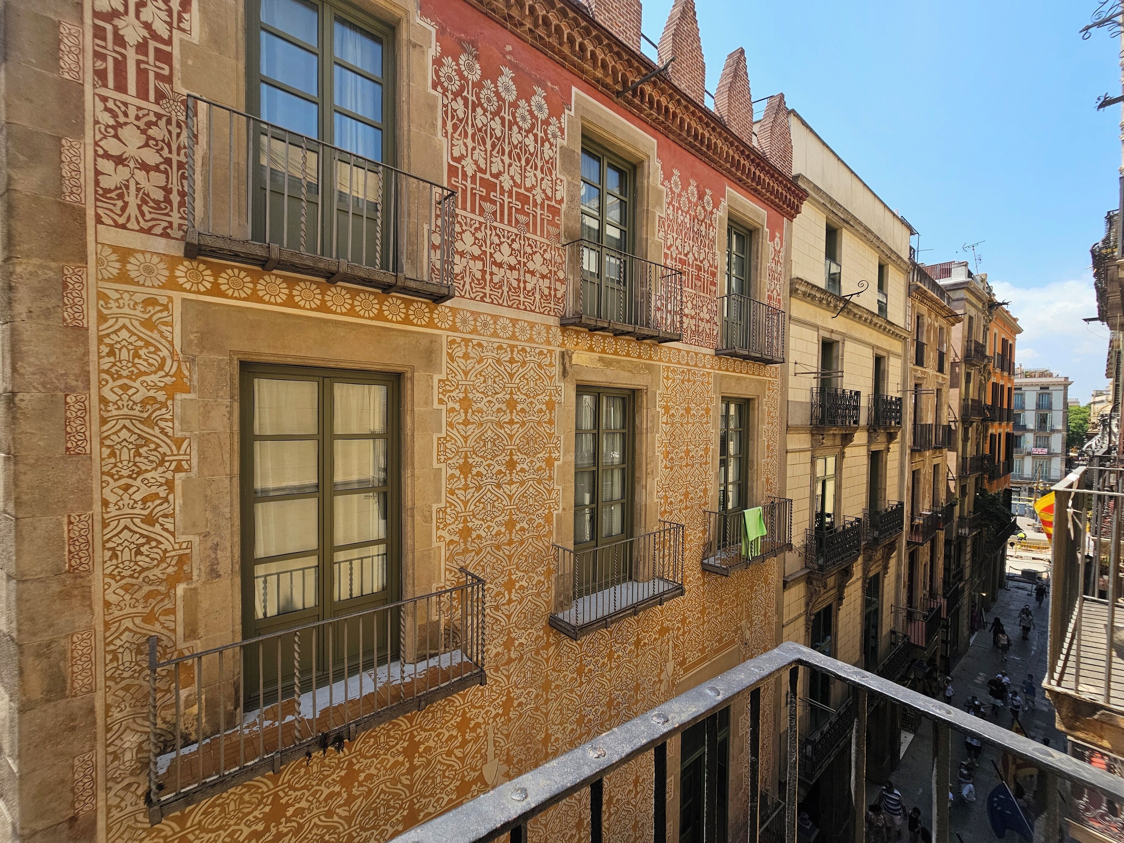Caja de seguridad en la habitación y cortinas blackout 