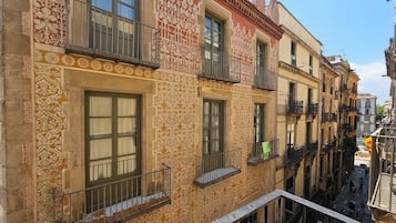 Caja de seguridad en la habitación y cortinas blackout
