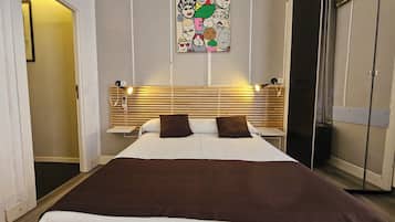 Habitación cuadruple Baño privado Exterior con balcón | 1 chambre, coffres-forts dans les chambres, rideaux occultants