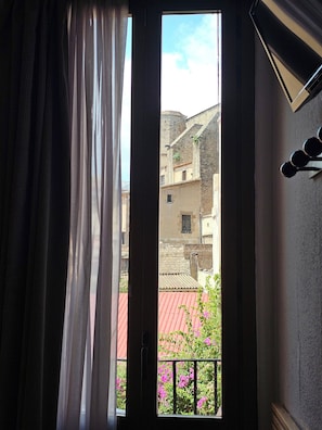 Coffres-forts dans les chambres, rideaux occultants
