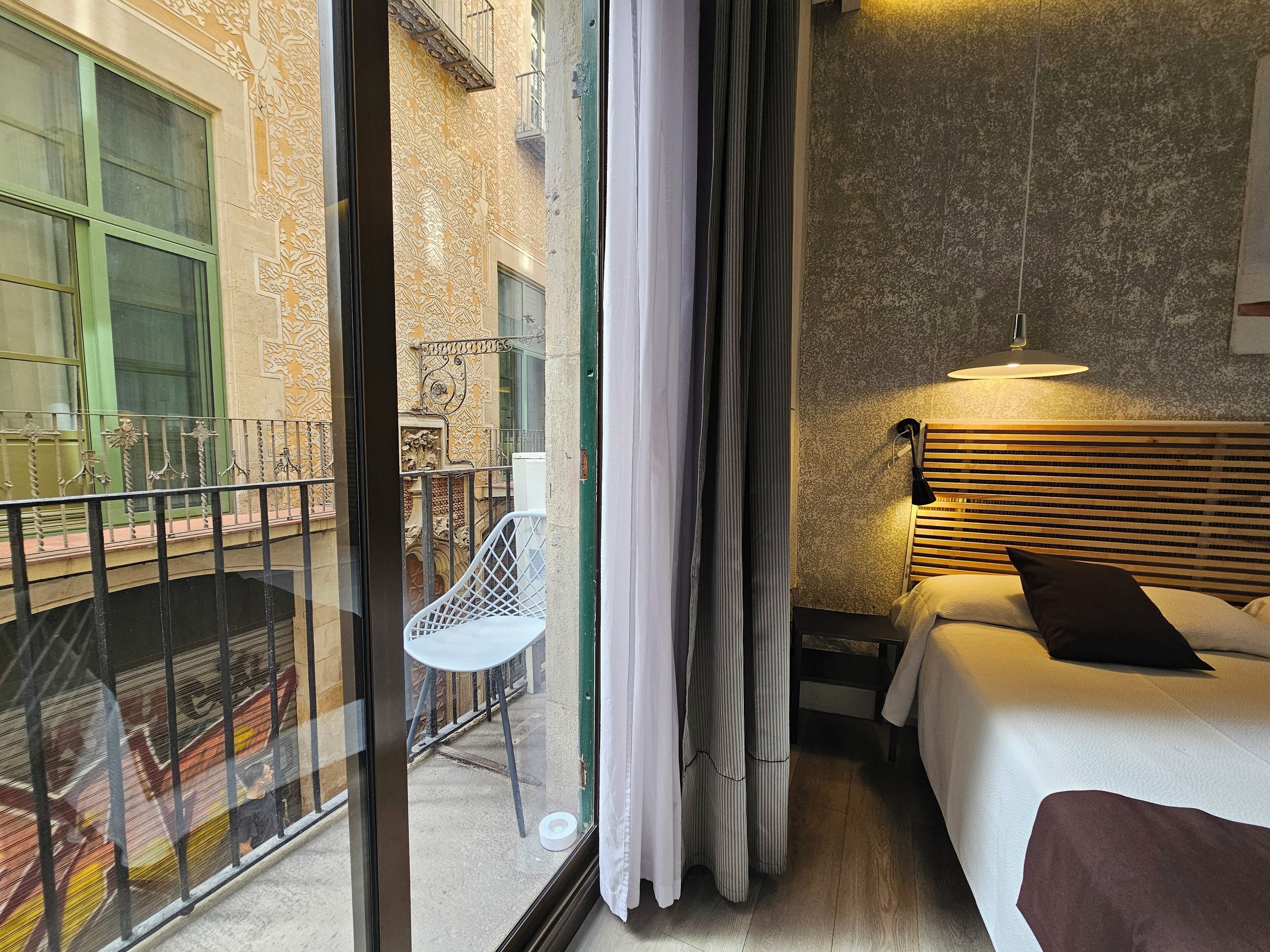 Habitación cuadruple Baño privado Exterior con balcón | Cofres nos quartos, cortinas blackout, ferros/tábuas de passar roupa