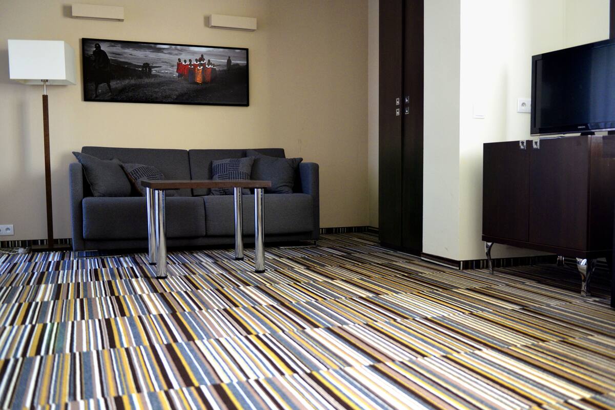 Studio Suite (2 adults and 2 children) | Hypo-allergenic bedding available, minibar (free items), in-room safe