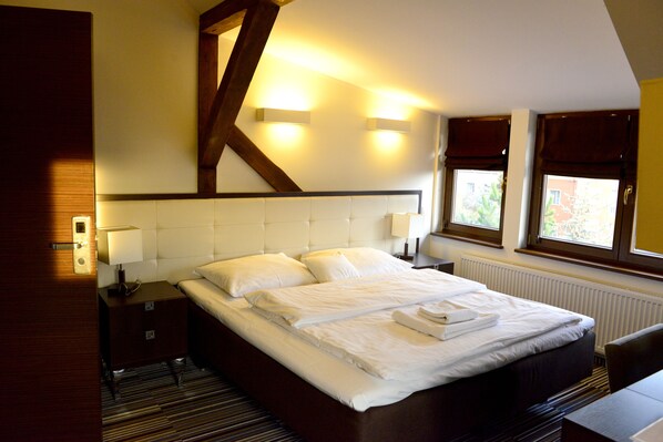 Hypo-allergenic bedding, free minibar, in-room safe, desk