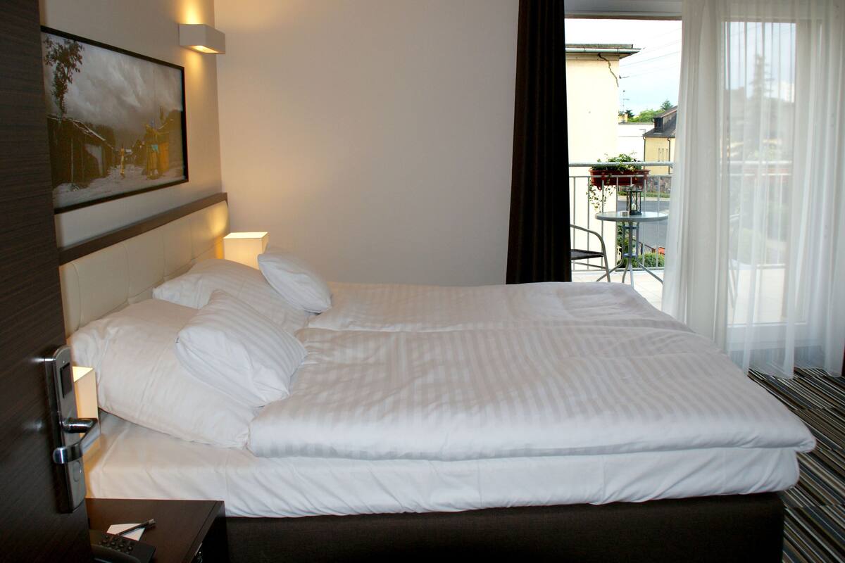 Hypo-allergenic bedding available, minibar (free items), in-room safe