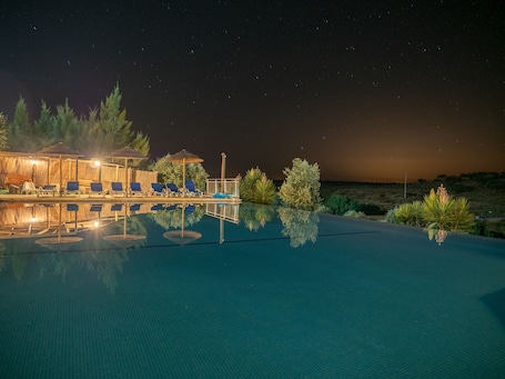 2 piscinas cubiertas, una piscina al aire libre de temporada