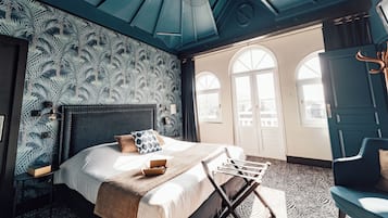 Family Room | 1 bedroom, blackout curtains, free WiFi, bed sheets