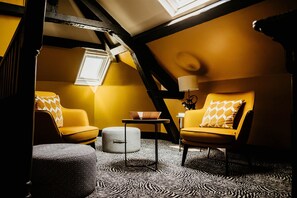 Cortinas blackout, wifi gratis y ropa de cama 