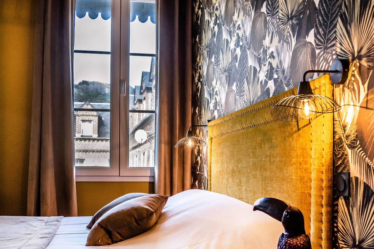 large superior double room  | 1 bedroom, blackout curtains, free wifi, bed sheets