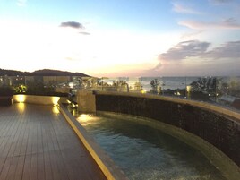 Luxury Penthouse 4 Bedroom | Széf a szobában, íróasztal és laptophoz jól használható munkafelület