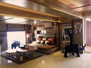 Executive Penthouse 3 Bedroom | In-room safe, desk, laptop workspace, blackout curtains - Patong Heritage (Patong)