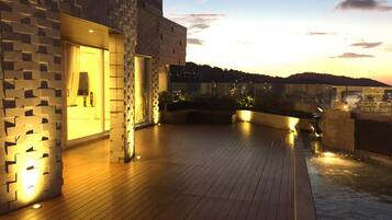 Luxury Penthouse 4 Bedroom | Terraza o patio