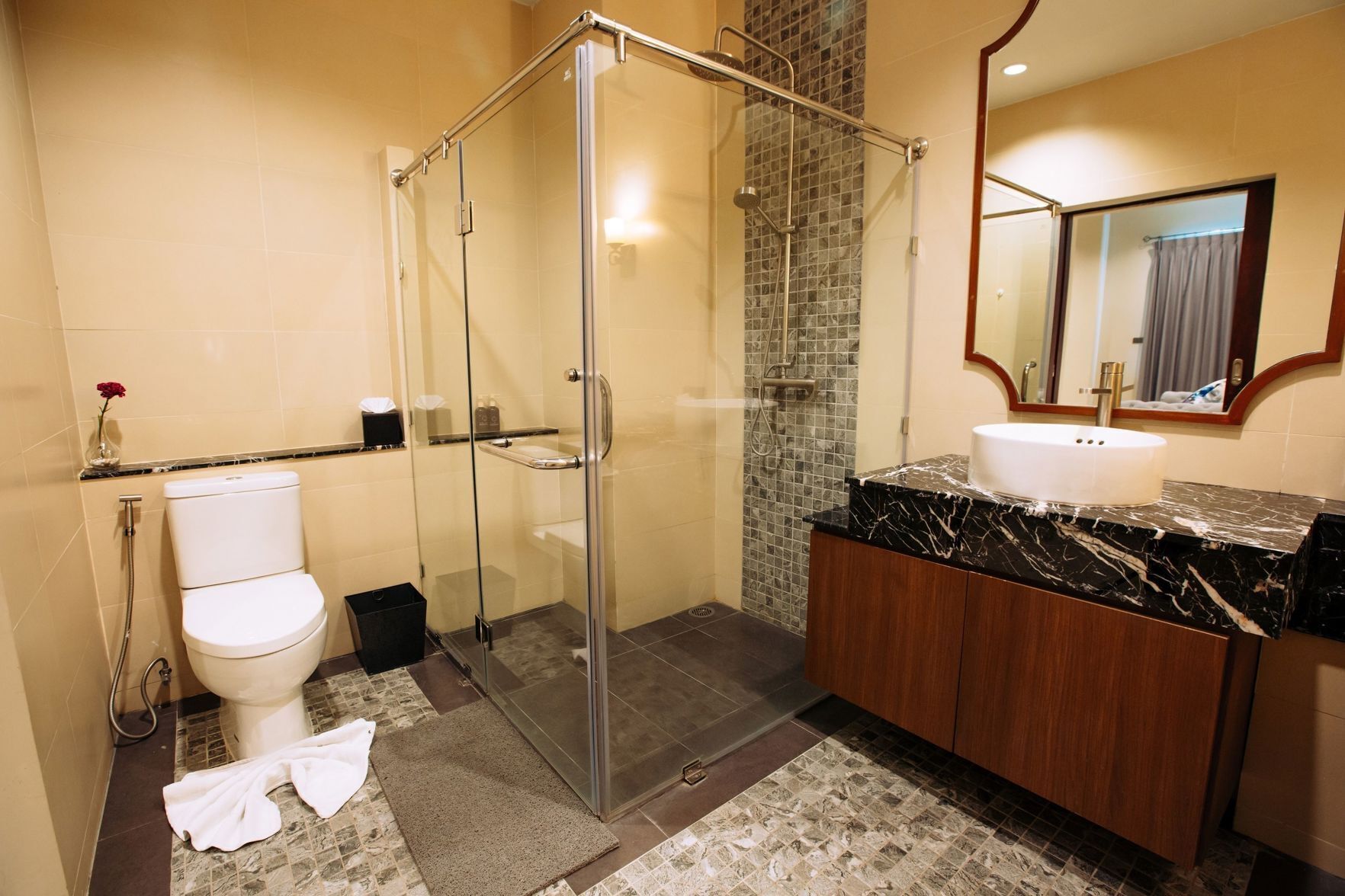 Kylpyhuone | Suihku, pyyhkeet