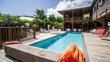 Outdoor pool, pool loungers