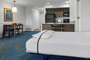 Iron/ironing board, WiFi (surcharge), alarm clocks, bed sheets - WorldMark Wolf Creek (Eden)