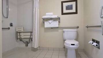 Combined shower/tub, hair dryer, towels