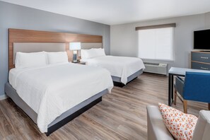 Studio Suite, 2 giường cỡ queen | Két bảo mật tại phòng, bàn, bàn ủi/dụng cụ ủi quần áo 