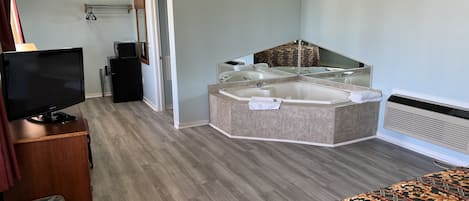 Suite Standard, 1 trÚs grand lit (No pets allowed) | 1 chambre, Wi-Fi gratuit, draps fournis, réveils