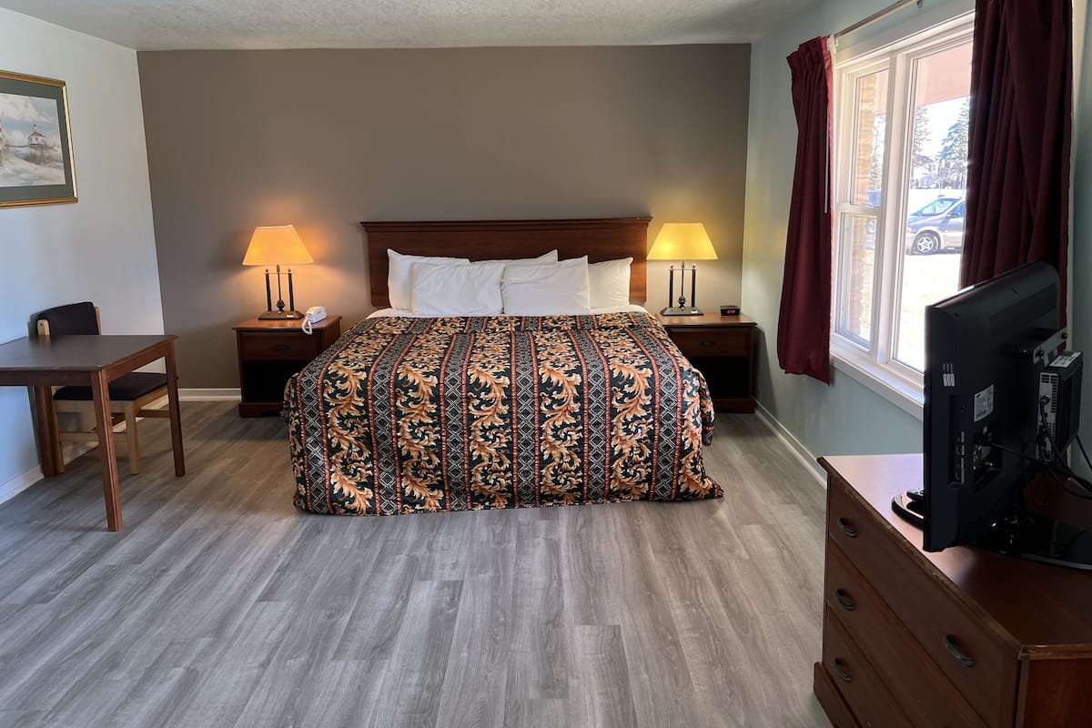 Standard Suite, 1 King Bed (No pets allowed) | 1 bedroom, free WiFi, bed sheets, alarm clocks