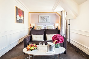 Suite Junior, balcone (Eiffel Tower view) | Biancheria da letto di alta qualità, copriletto in piuma