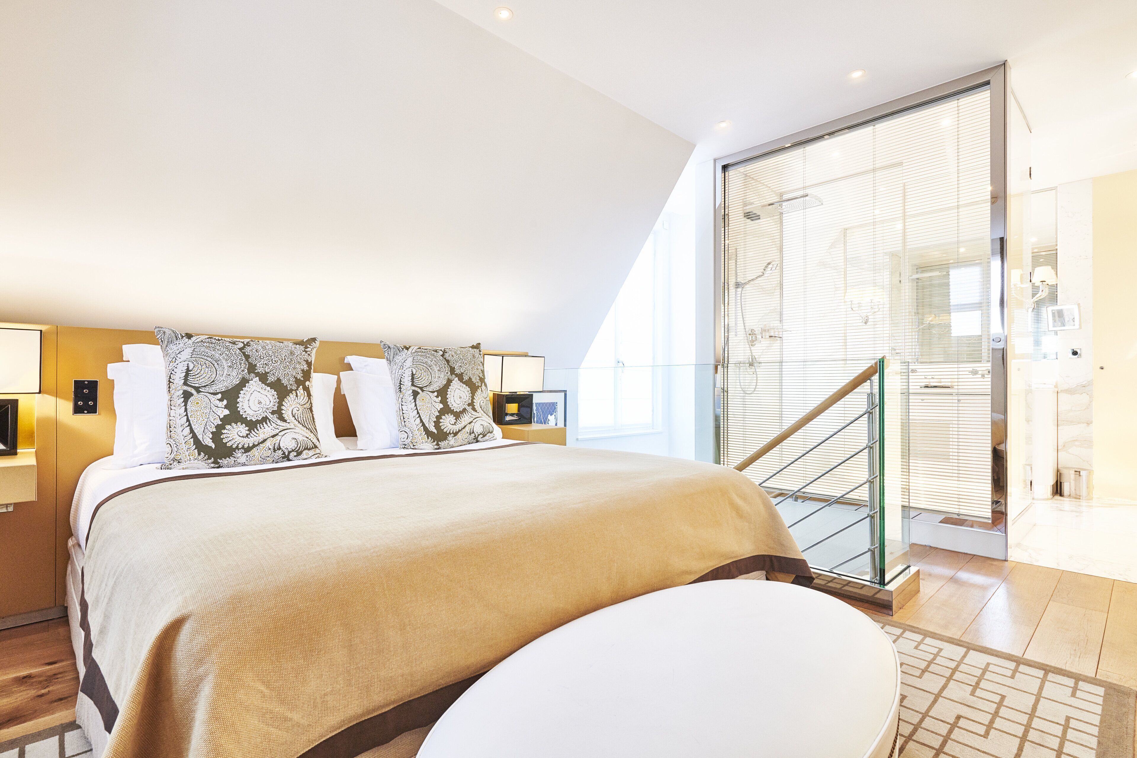 Premium-sengetøj, dundyner, senge med topmadrasser, minibar