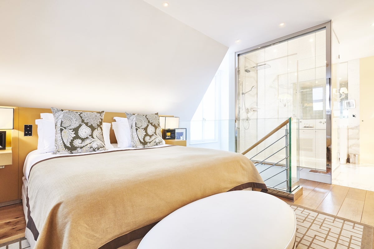 Premium bedding, down comforters, pillowtop beds, minibar