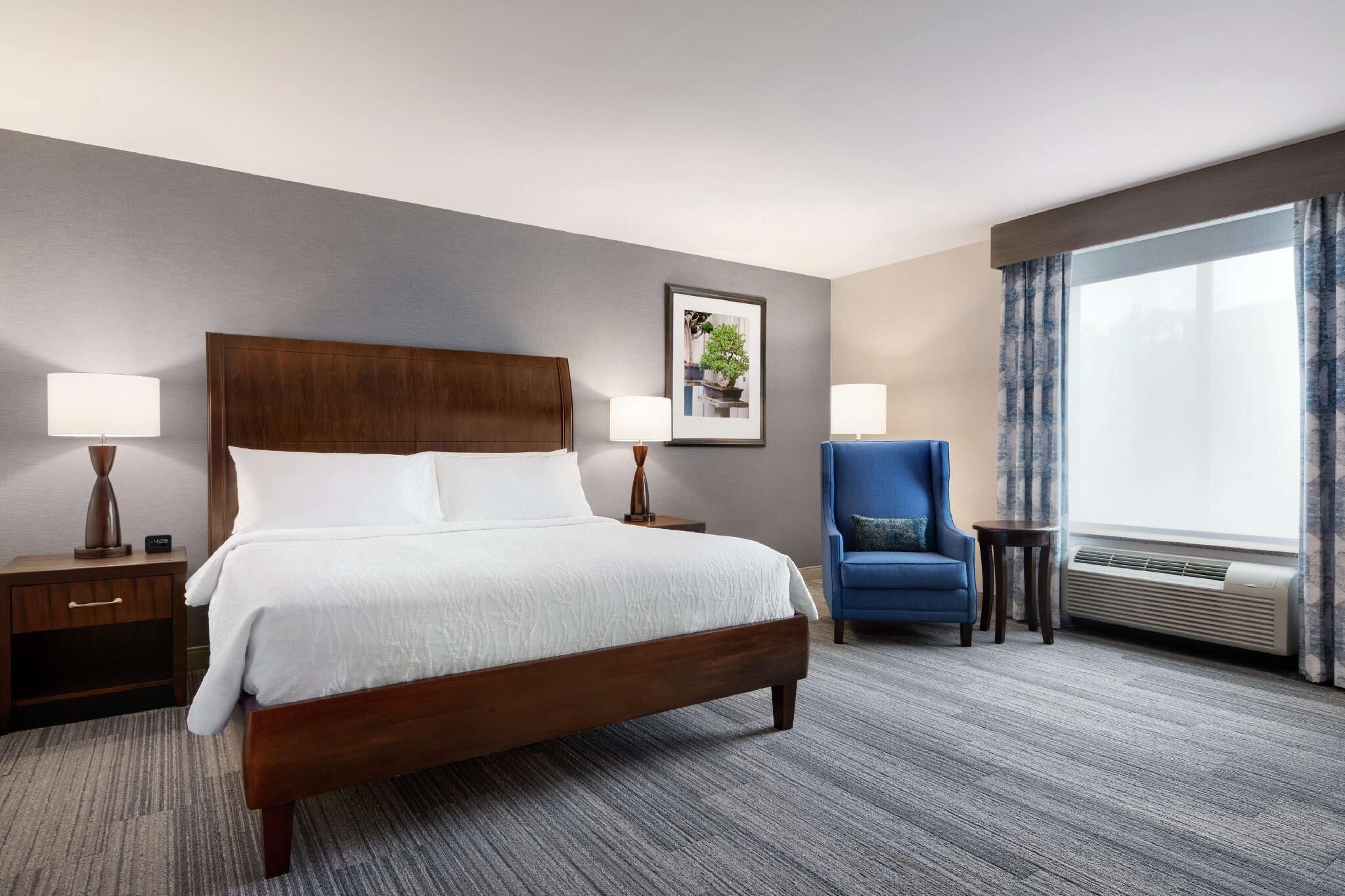 Zimmersafe, Schreibtisch, laptopgeeigneter Arbeitsplatz