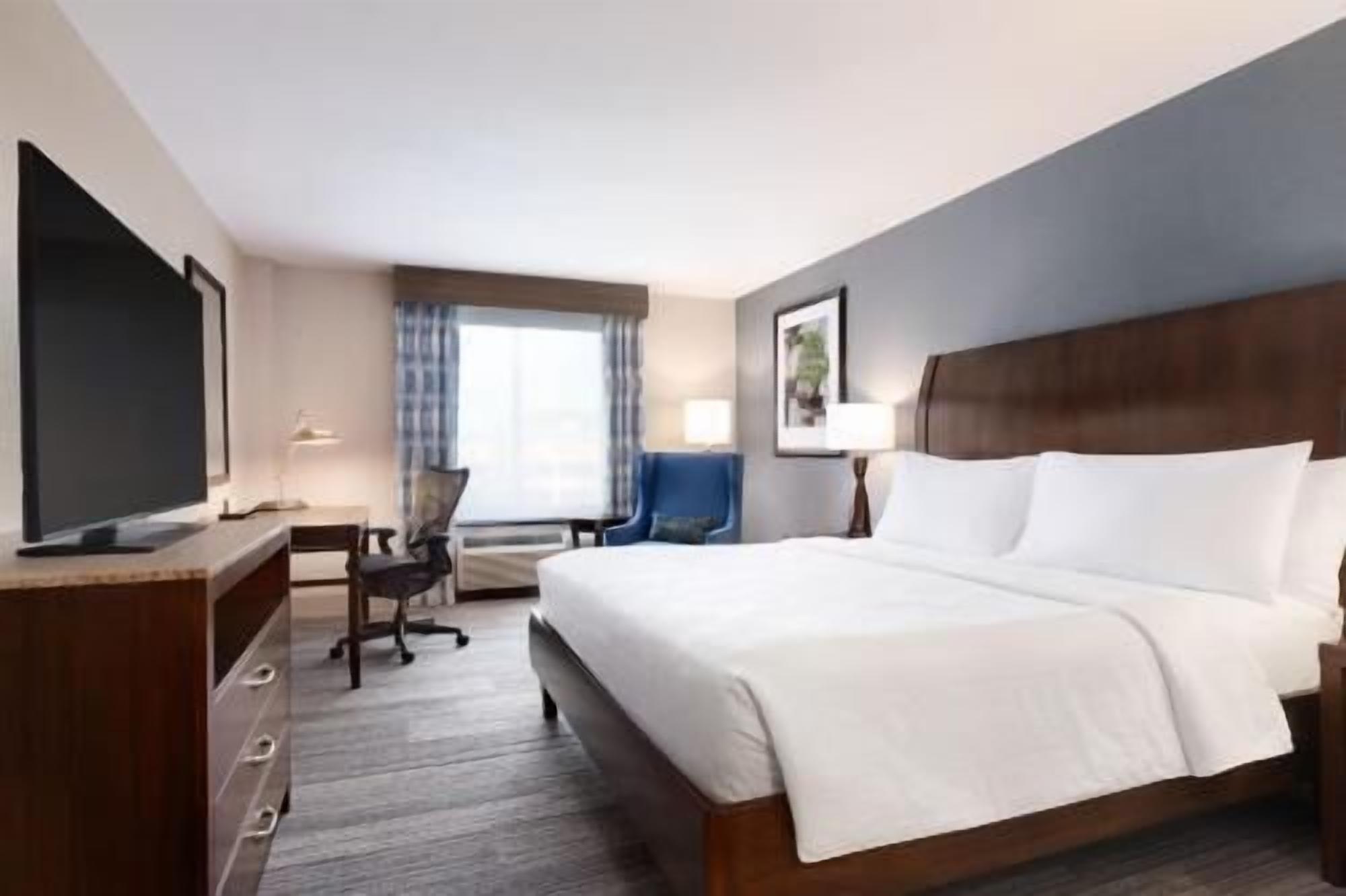 Zimmersafe, Schreibtisch, laptopgeeigneter Arbeitsplatz