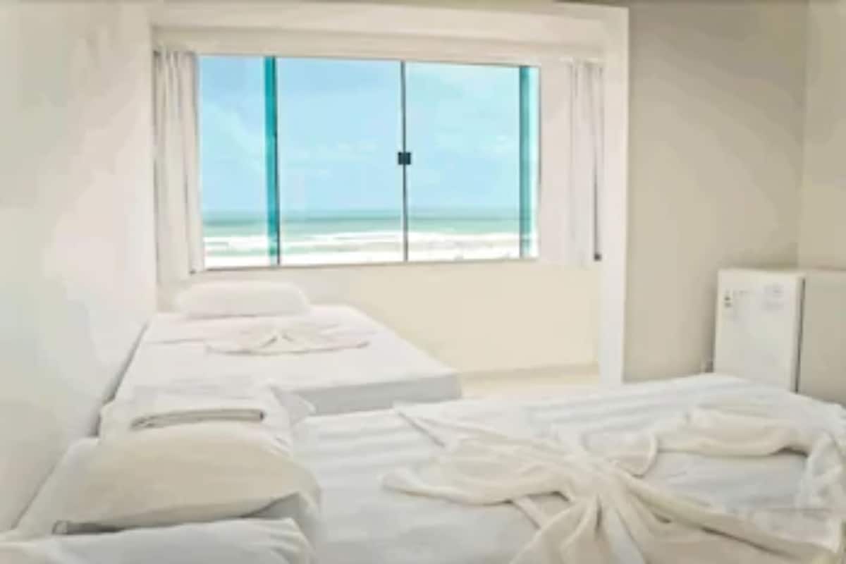 Minibar, free WiFi, bed sheets