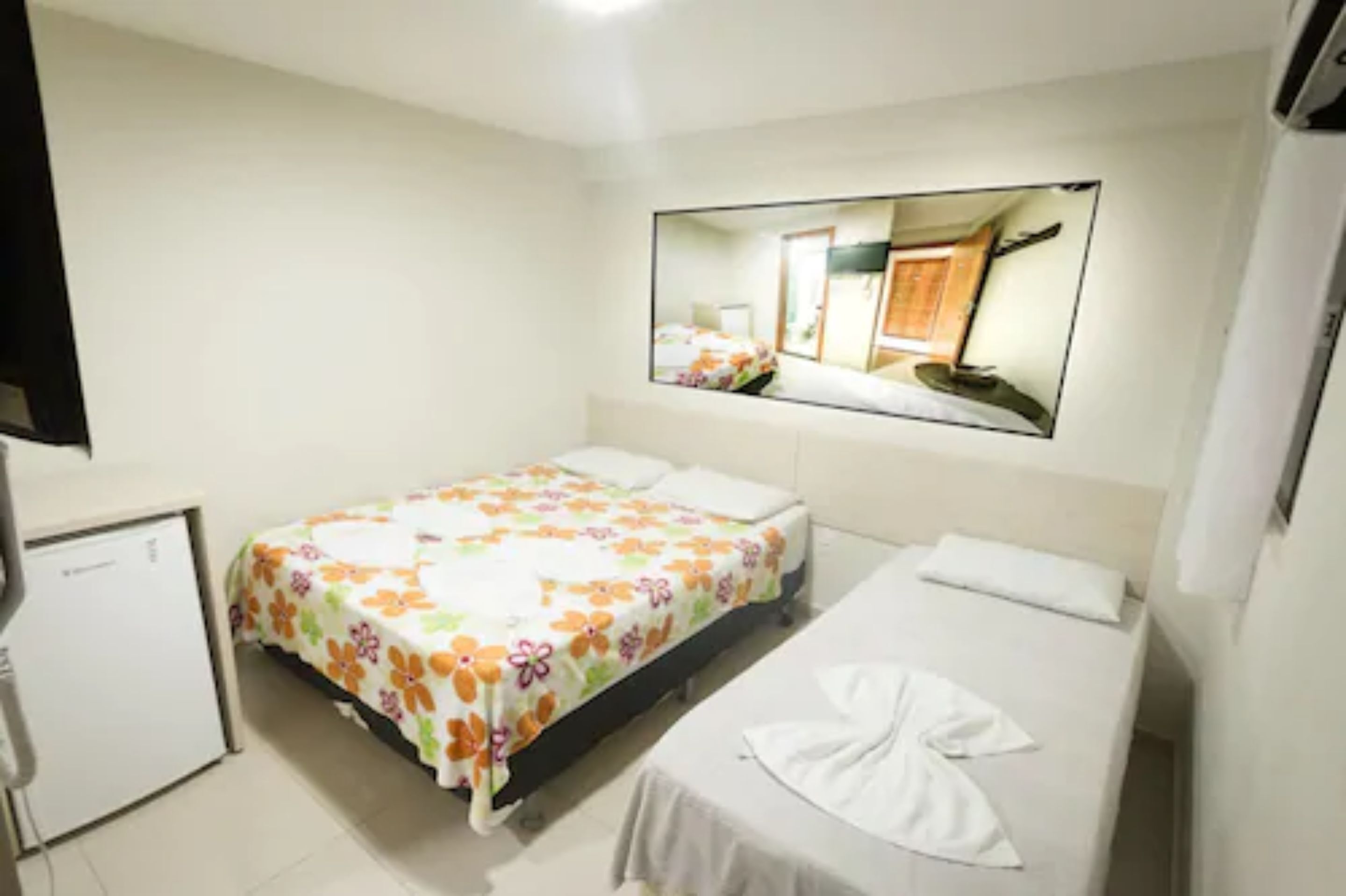 Frigobar, Wi-Fi de cortesia, roupa de cama