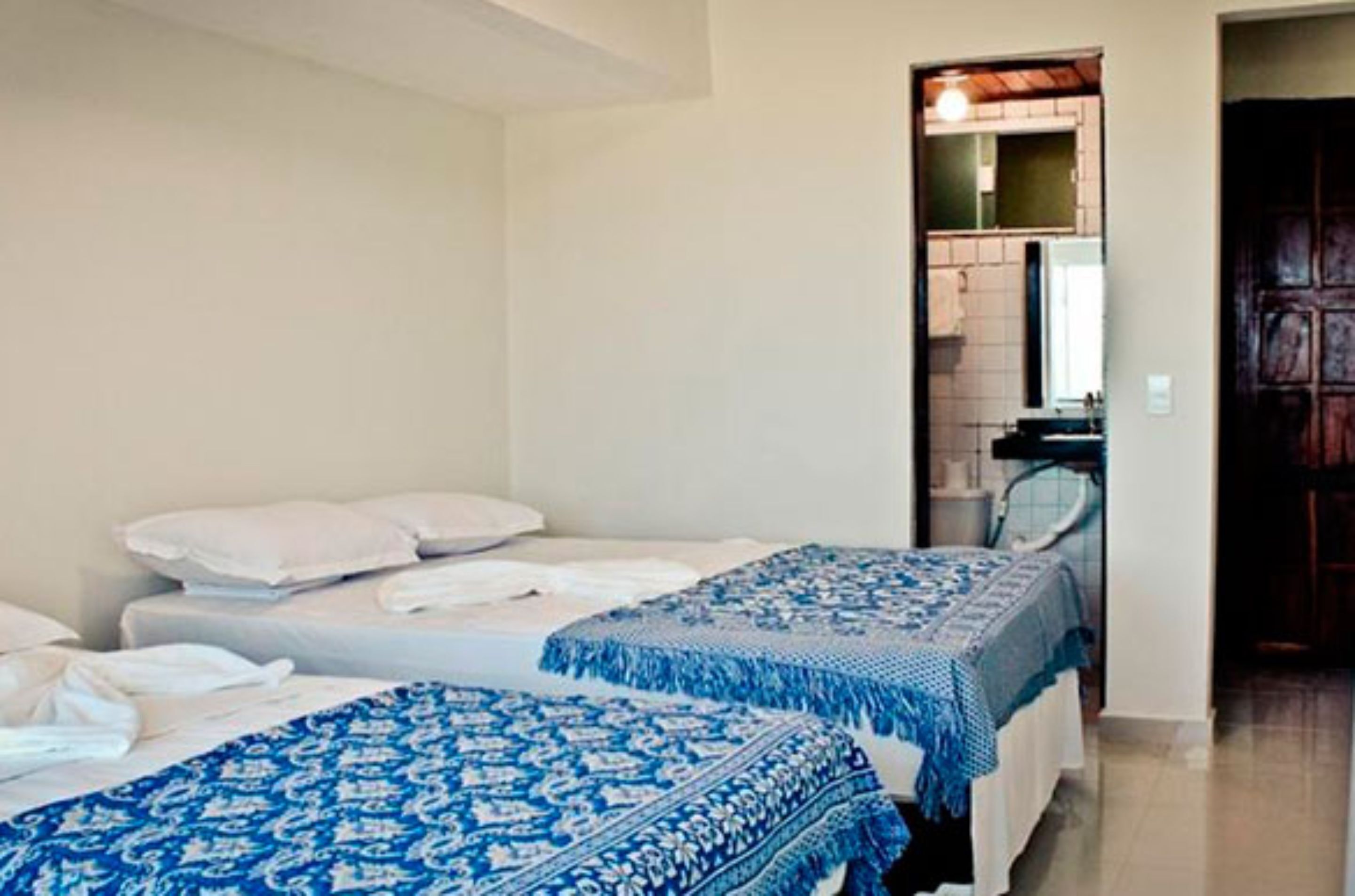 Minibar, free WiFi, bed sheets