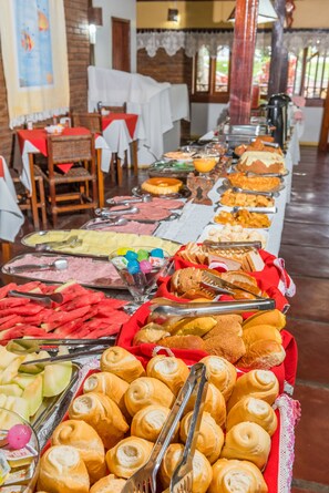 朝食 (ビュッフェ)、毎日提供 (有料)