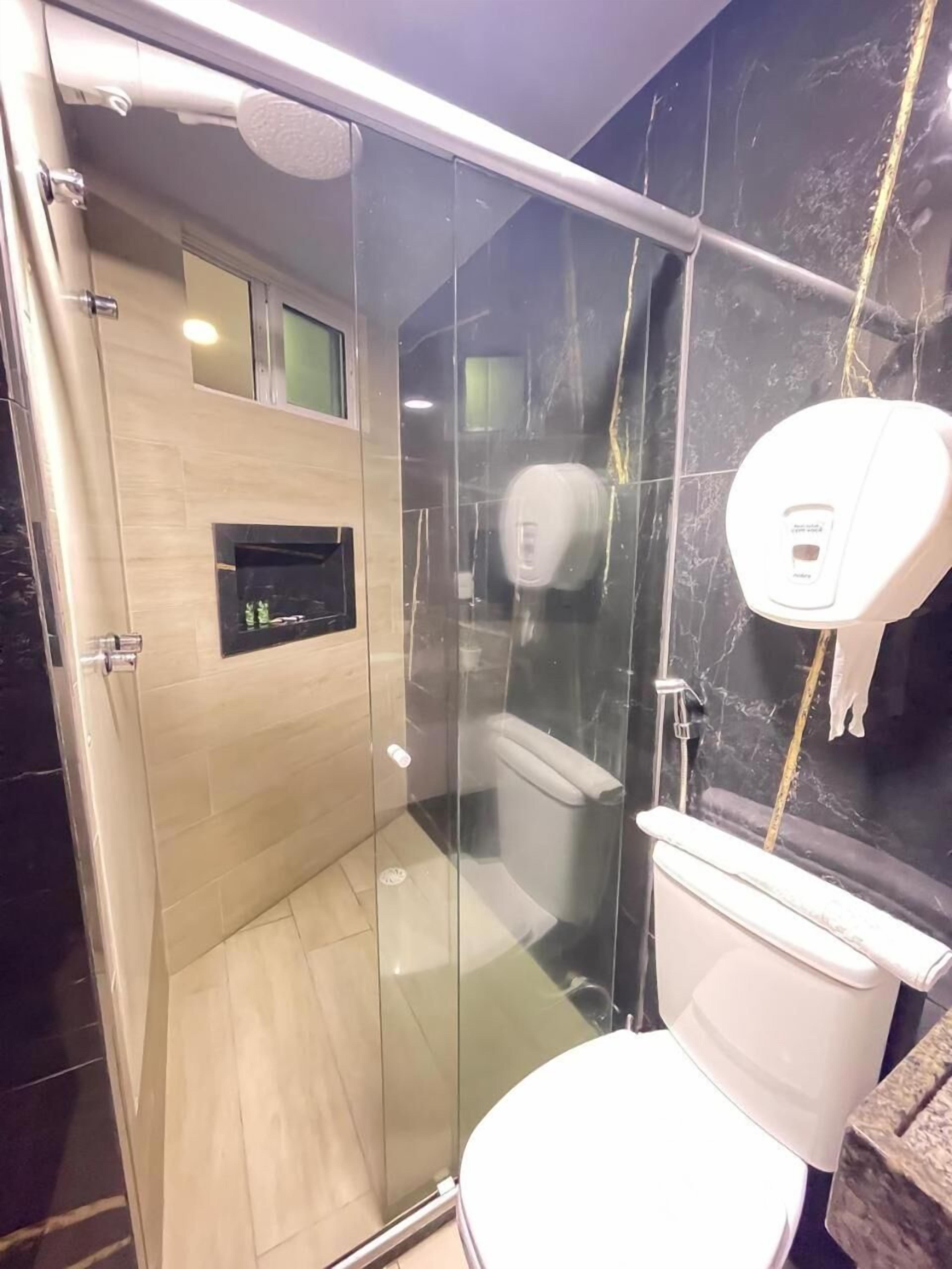 Shower, free toiletries, hair dryer, towels