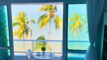 Breakfast, lunch, dinner served; international cuisine