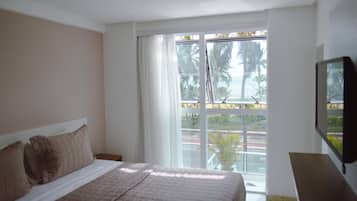 Escritorio, wifi gratis, ropa de cama