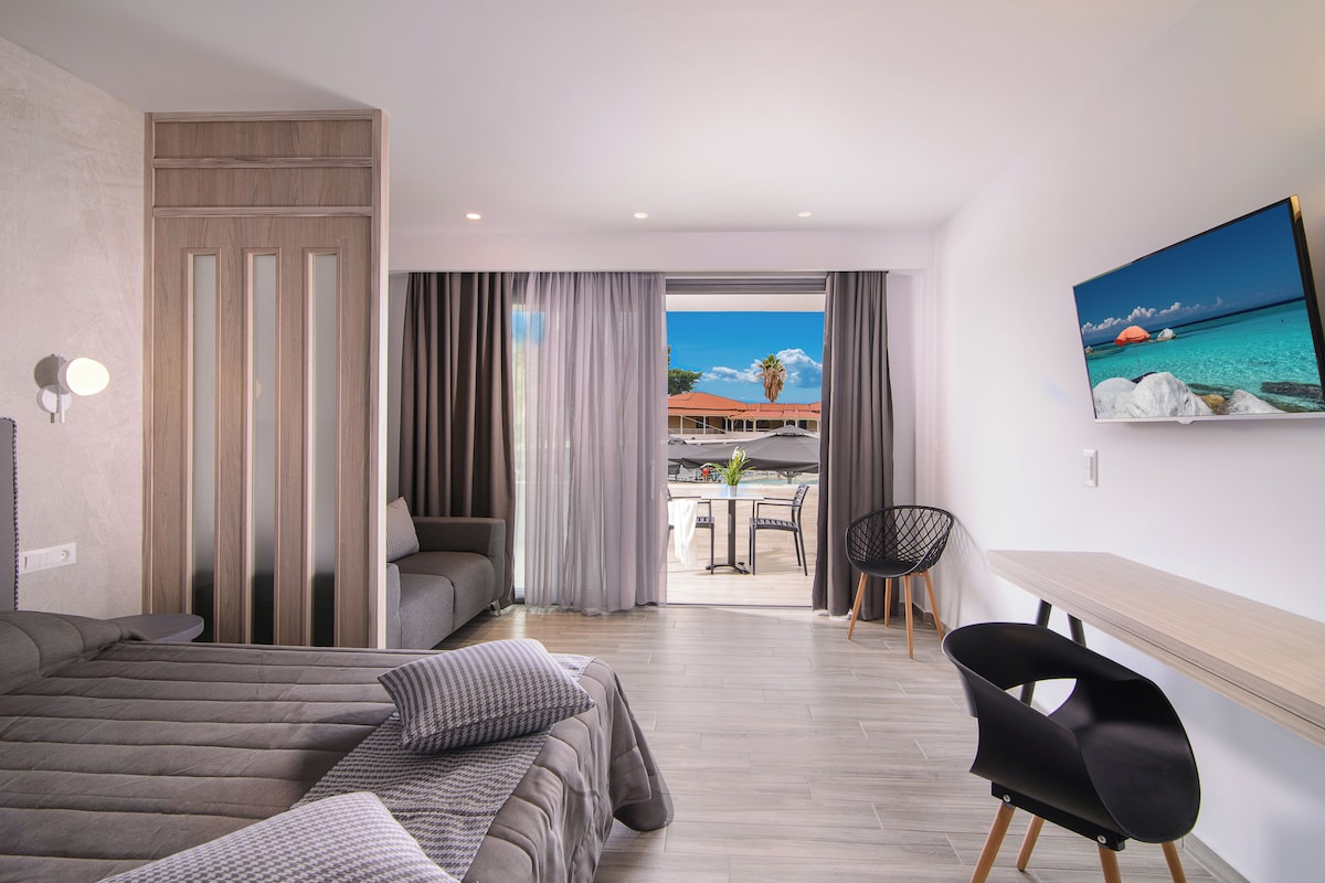 In-room safe, WiFi (free)