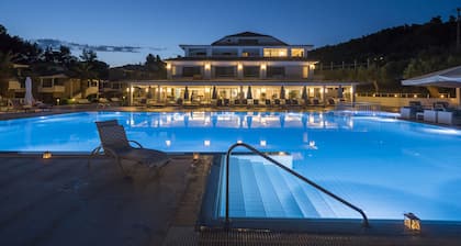 Lagomandra Beach Hotel