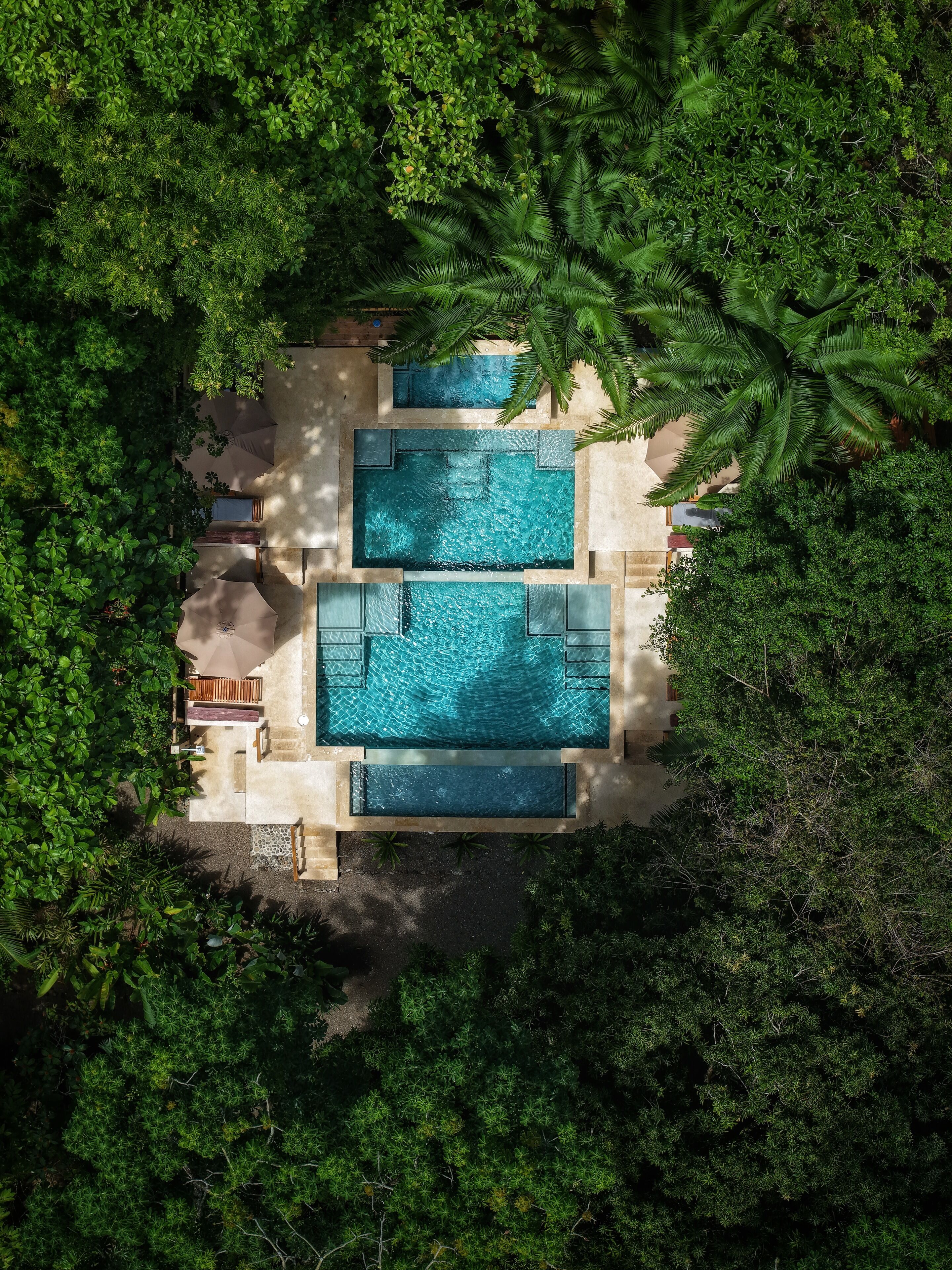 Outdoor pool, an infinity pool, pool umbrellas, sun loungers