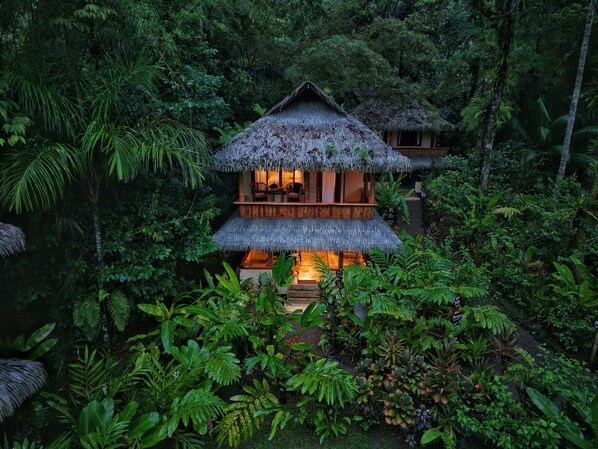 Luxury Studio Suite, 1 Queen Bed | Premium bedding, in-room safe, desk, free WiFi