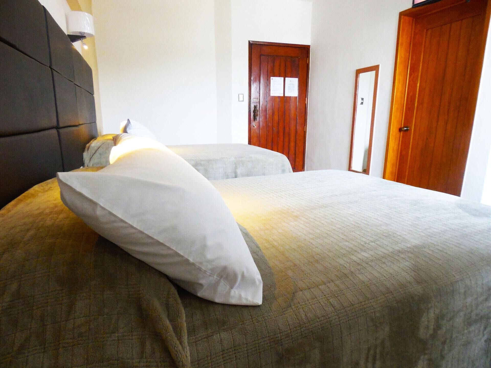 Két bảo mật tại phòng, bàn, truy cập Internet không dây miễn phí 