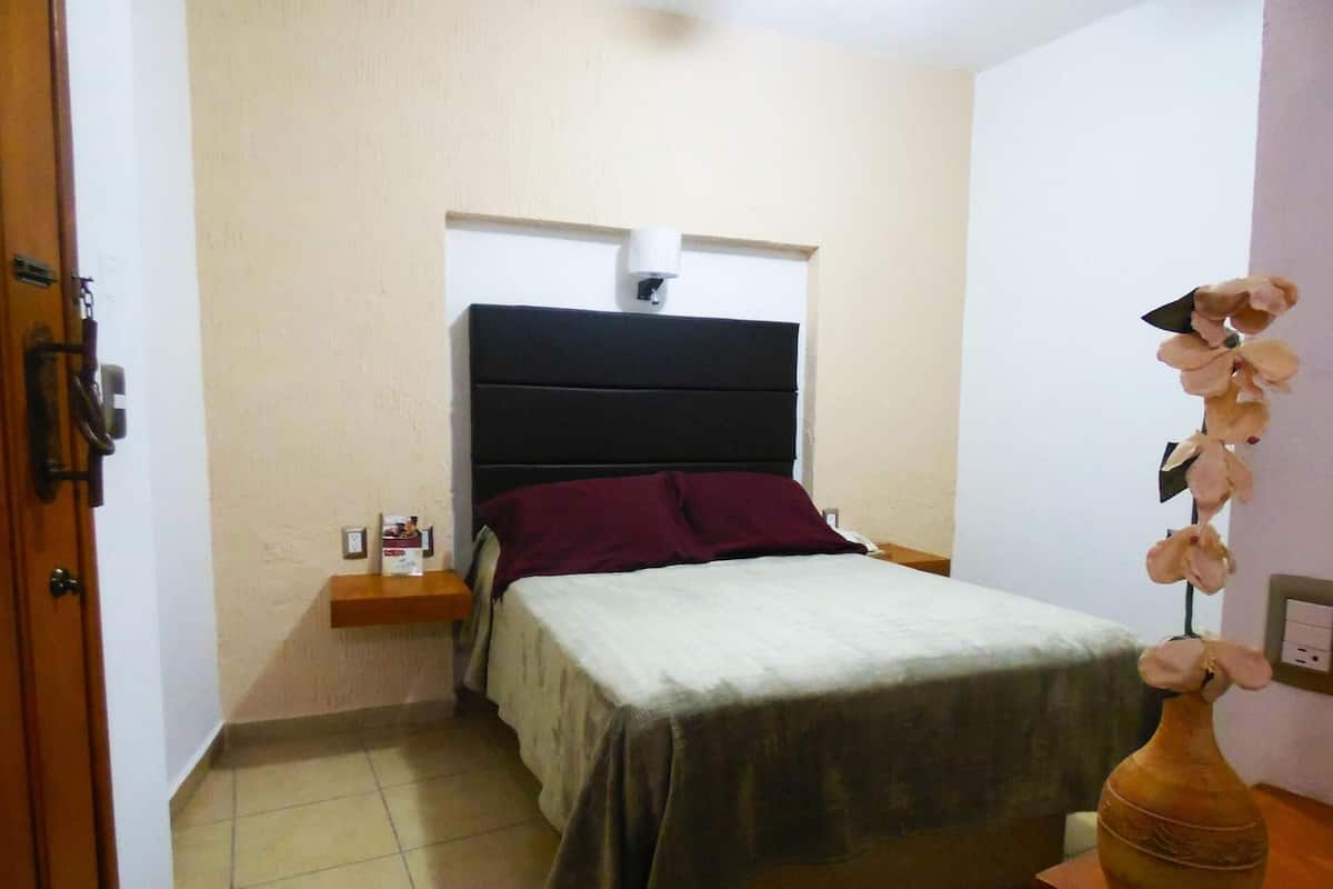 In-room safe, desk, WiFi (free), bed sheets