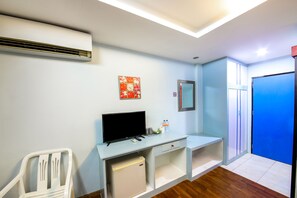 Luxe beddengoed, een minibar, een bureau, geluiddichte muren