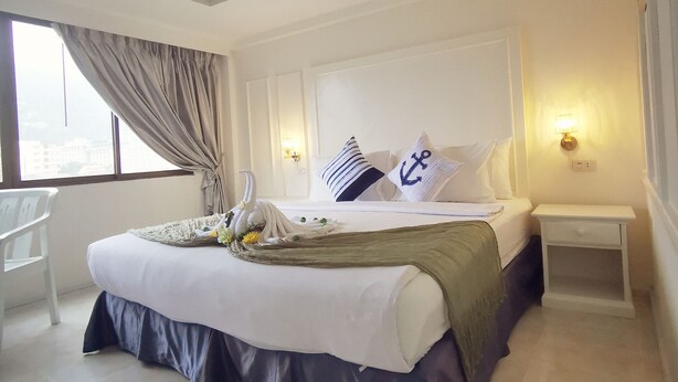 Superior Room | Premium bedding, minibar, desk, soundproofing - The Chilli Salza Patong (Patong)