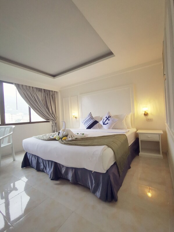 Superior Room | เครื่องนอนระดับพรีเมียม, มินิบาร์, โต๊ะทำงาน, ห้องเก็บเสียง