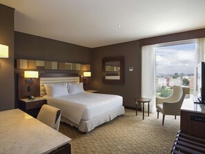 高級寢具、羽絨被、房內夾萬、隔音