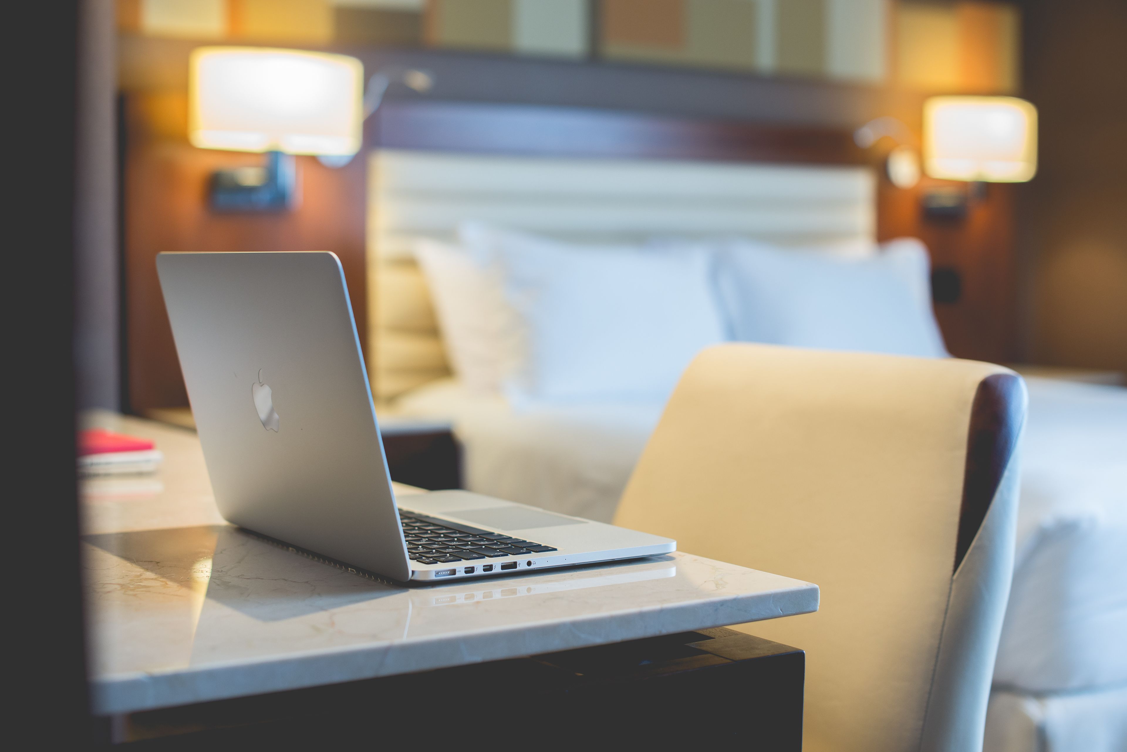 standard room, 1 queen bed | in-room business centre