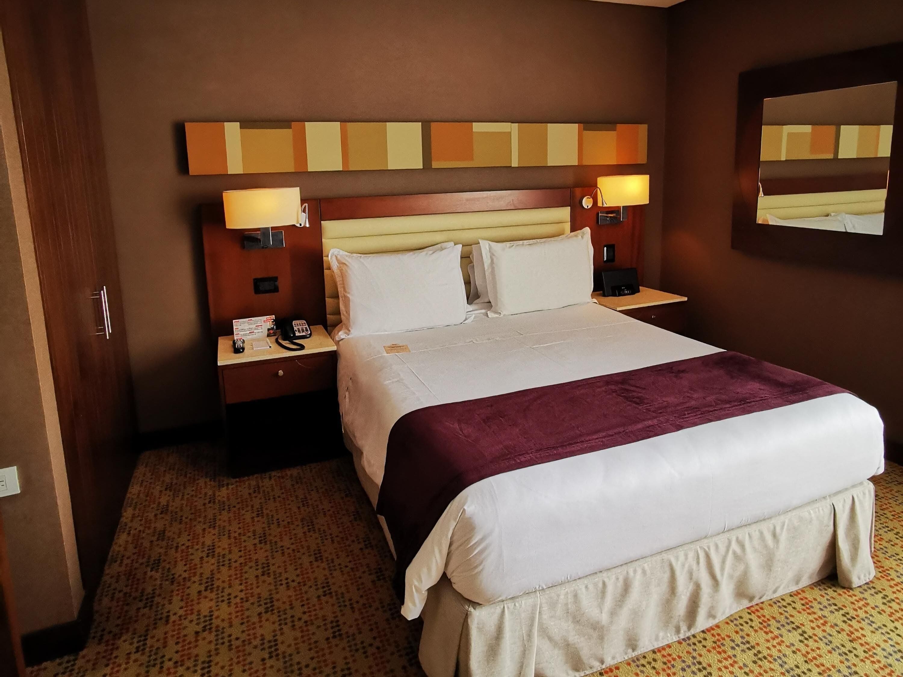 Standard Room, 1 Queen Bed | Premium bedding, down comforters, in-room safe, soundproofing