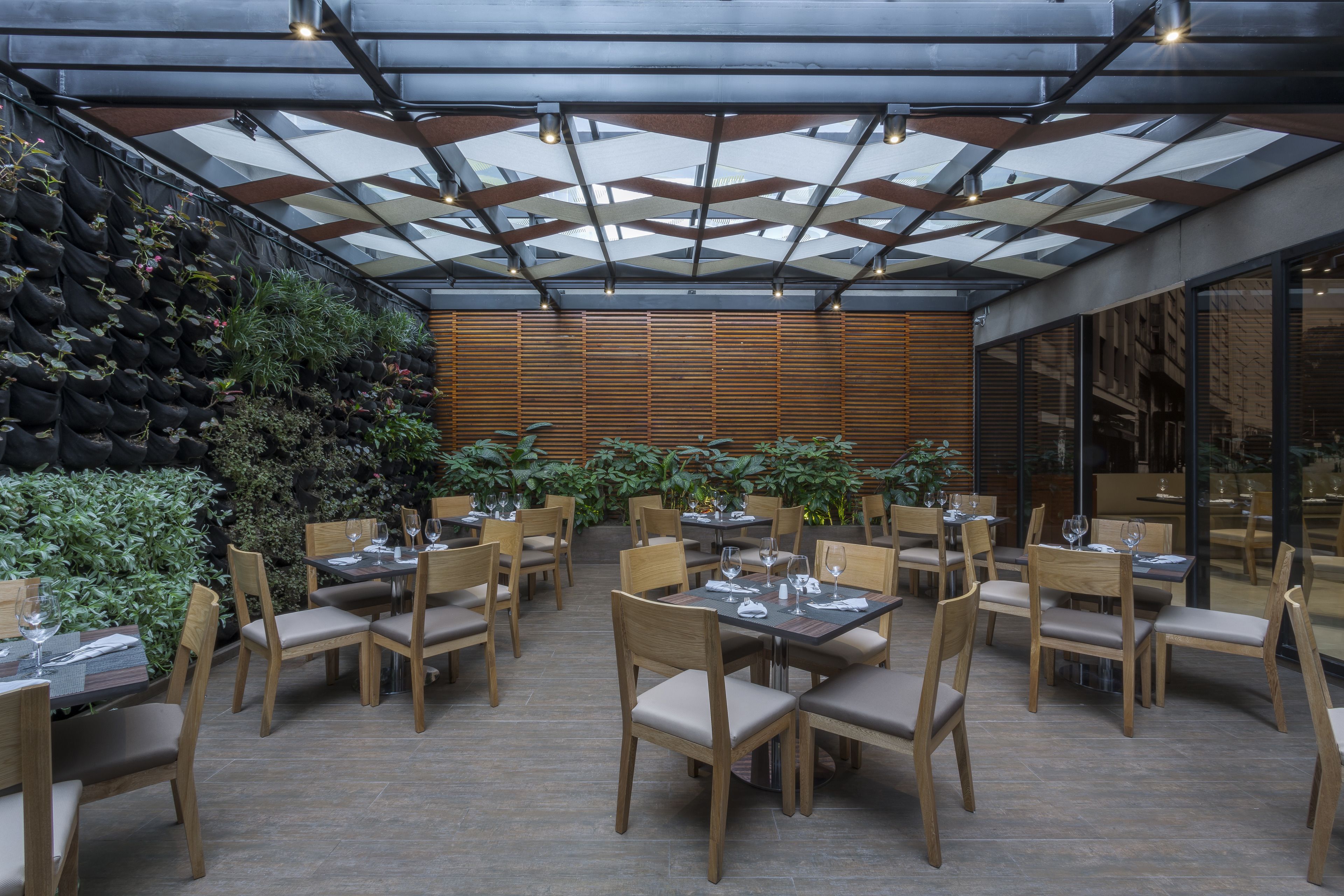 Hádegisverður og kvöldverður í boði, alþjóðleg matargerðarlist