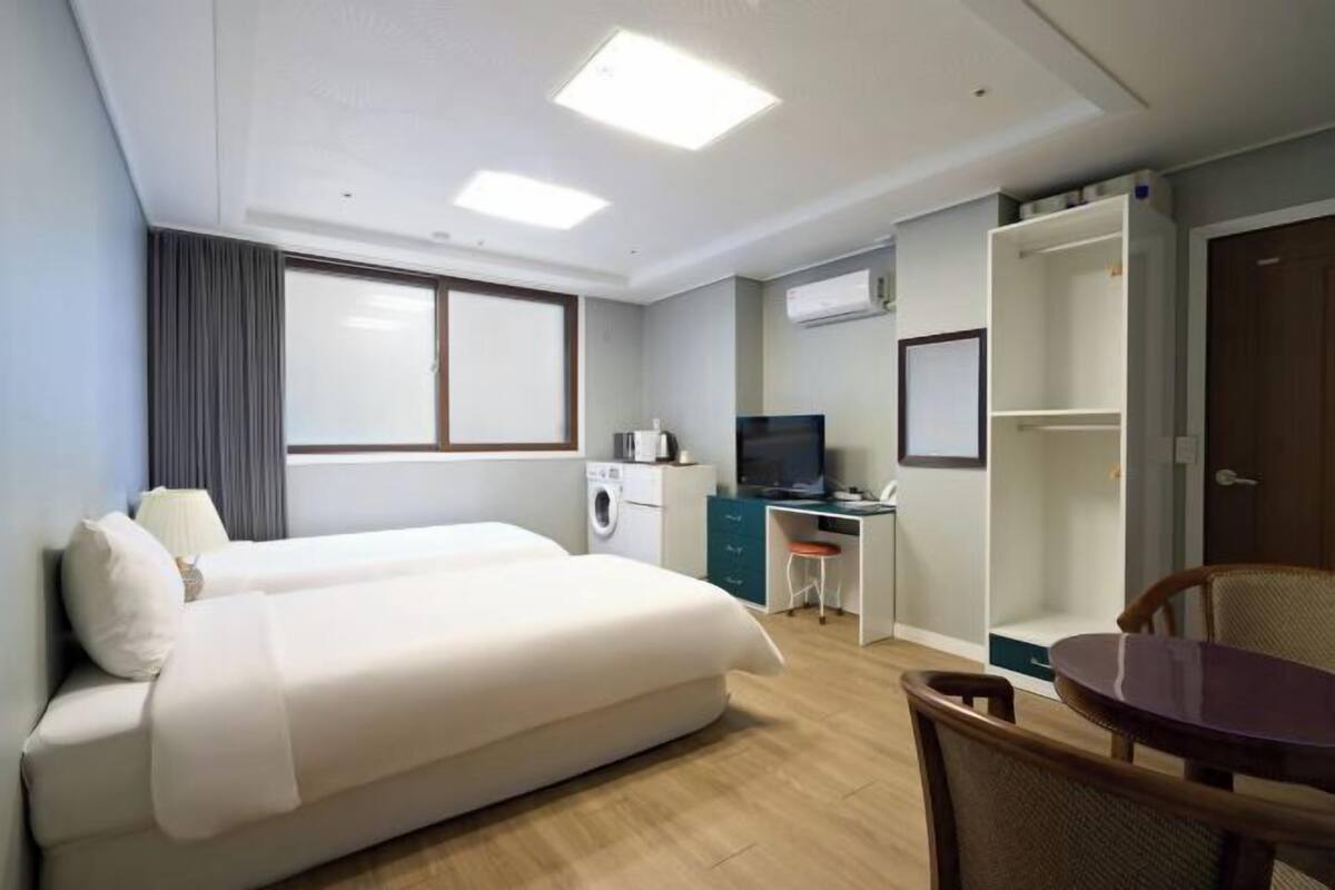 Blackout drapes, soundproofing, iron/ironing board, WiFi (free)